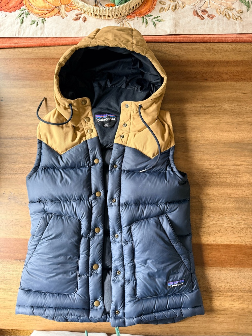 Patagonia Women’s Hooded Puffer Vest in Navy and Tan *Excellent condition